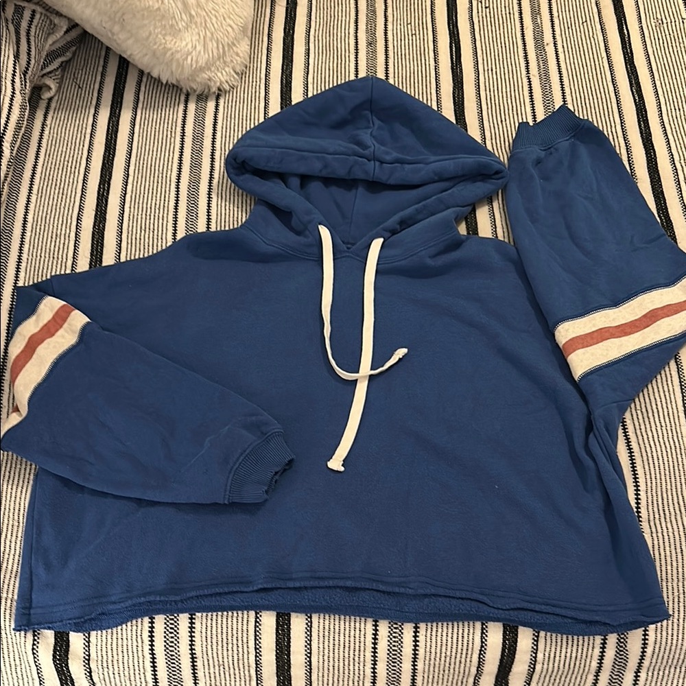 American Eagle Outfitters Blue and White Sweatshirt